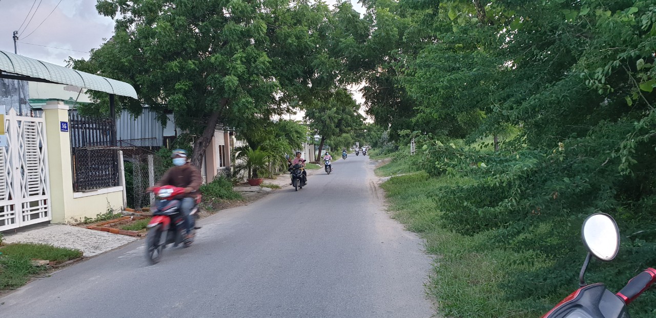 Bán 300m2 mặt tiền Nguyễn Chí Thanh giá tốt để đầu tư