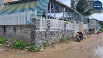 Cần bán nhà 3 mặt tiền view sông và sát biển giá chỉ 8xx triệu